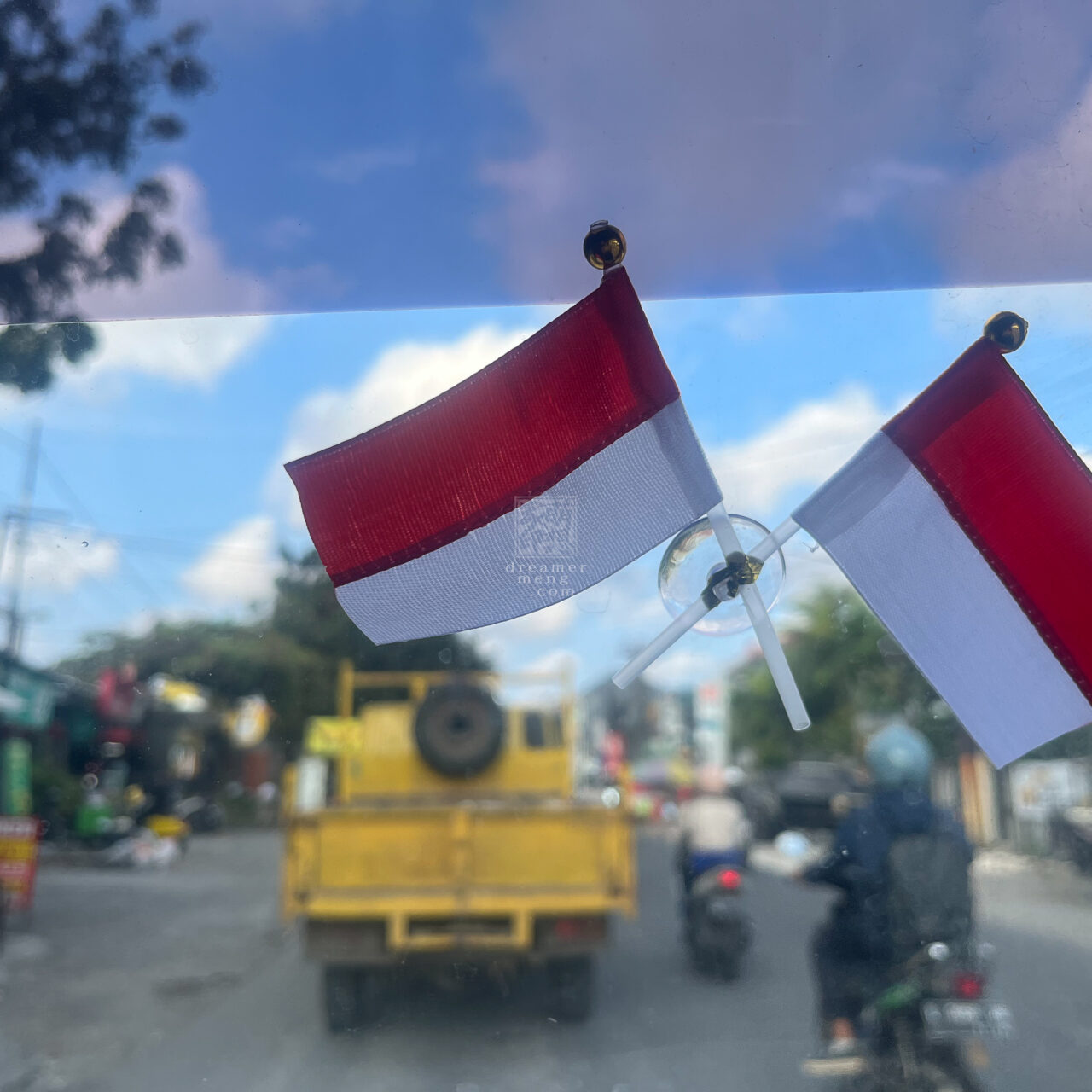 Flag Deals at Red Lights